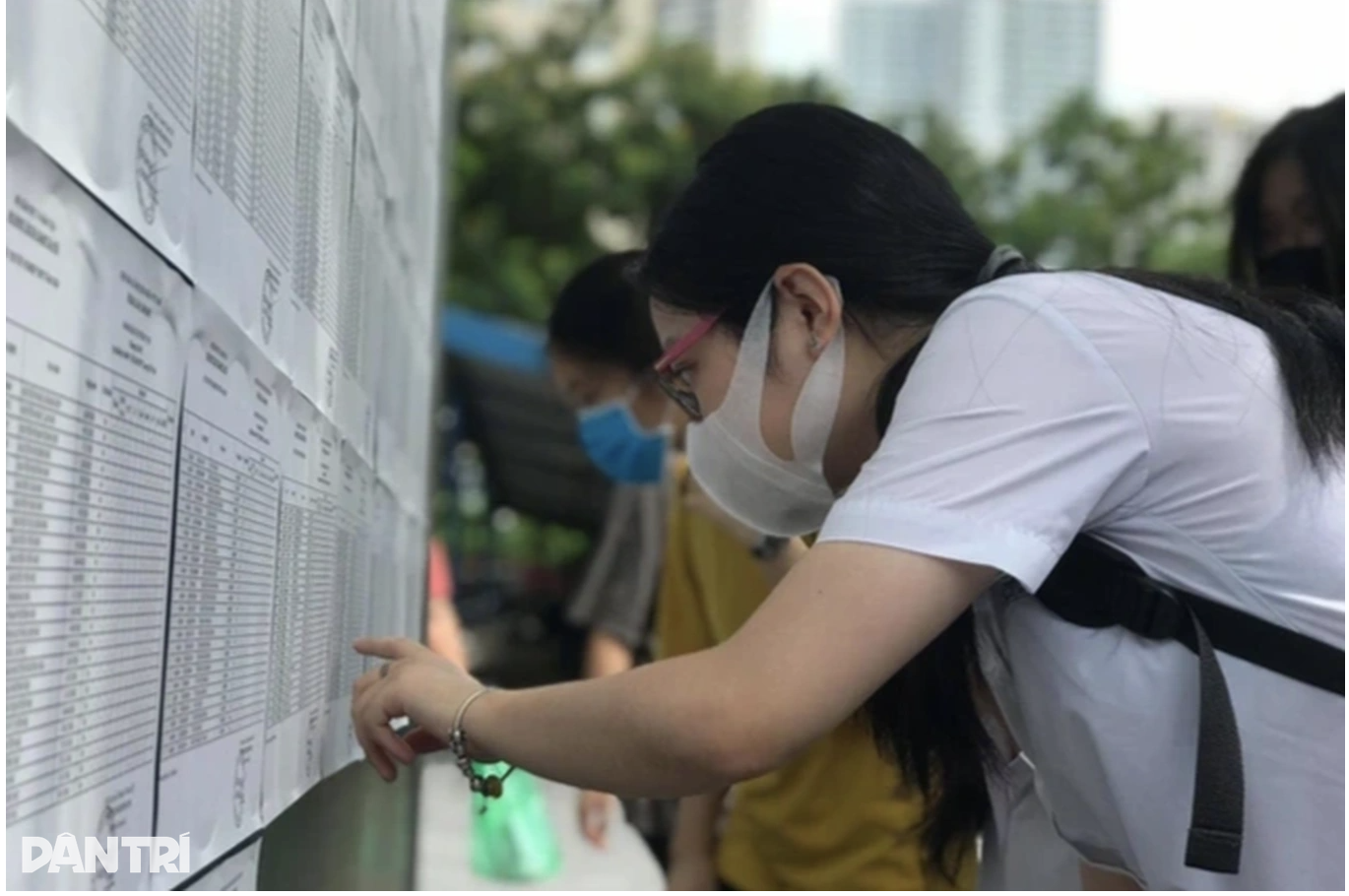 It is expected that this afternoon (July 1), Hanoi will announce the standard scores for entering grade 10 of high school - 1 Dự kiến chiều nay (1/7), Hà Nội công bố điểm chuẩn vào lớp 10 THPT - 1