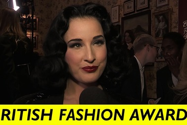 Dita Von Teese xinh đẹp trả lời phỏng vấn