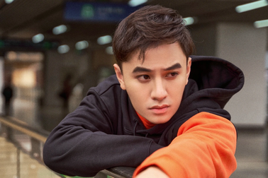 Quang Trọng "Đừng làm mẹ cáu" khoe vẻ lãng tử với loạt đồ hiệu