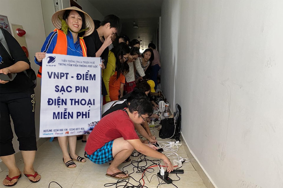 Nhà mạng huy động toàn lực cùng miền Trung khắc phục hậu quả bão lũ - 5 Nhà mạng huy động toàn lực cùng miền Trung khắc phục hậu quả bão lũ - 5