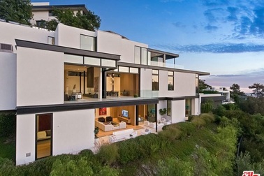 Ngắm nhà mới siêu sang của Ariana Grande