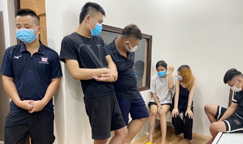 7 nam nữ tổ chức, sử dụng ma túy giữa vùng dịch - 1 7 nam nữ tổ chức, sử dụng ma túy giữa vùng dịch - 1