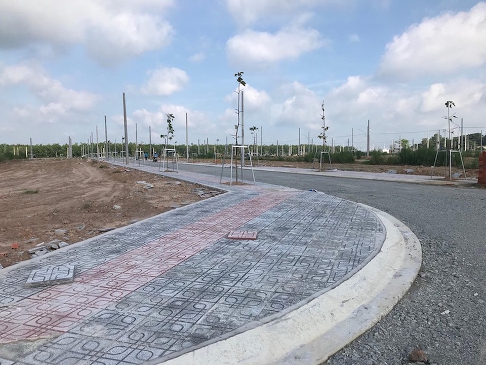Covid-19 bùng phát, nhà đầu tư có tiền dễ mua miếng đất sinh lời cao - 2 Covid-19 bùng phát, nhà đầu tư có tiền dễ mua miếng đất sinh lời cao - 2
