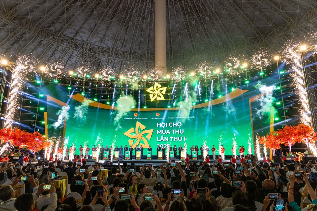 Hội chợ Mùa Thu lần thứ nhất - 2025: Dấu ấn mới của Vingroup với các sự kiện tầm cỡ - 1 Hội chợ Mùa Thu lần thứ nhất - 2025: Dấu ấn mới của Vingroup với các sự kiện tầm cỡ - 1