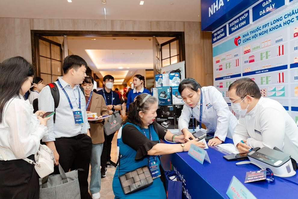 Long Châu, OMRON nâng tầm sức khỏe với sản phẩm chăm sóc huyết áp, tim mạch - 1