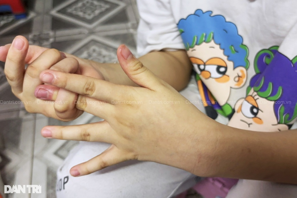 Bé gái bị mẹ đưa đi bán dâm nhiều lần: Nạn nhân trầm cảm nặng, từng tự sát - 2 Bé gái bị mẹ đưa đi bán dâm nhiều lần: Nạn nhân trầm cảm nặng, từng tự sát - 2