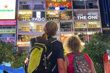 Phố Nguyễn Huệ bất ngờ "sạch bóng" xe điện sau vụ streamer Mỹ bị chặt chém