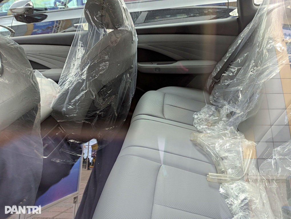 Sedan chạy điện Nissan về Việt Nam: Ngang cỡ Camry, đi 635km mỗi lần sạc - 4 Sedan chạy điện Nissan về Việt Nam: Ngang cỡ Camry, đi 635km mỗi lần sạc - 4