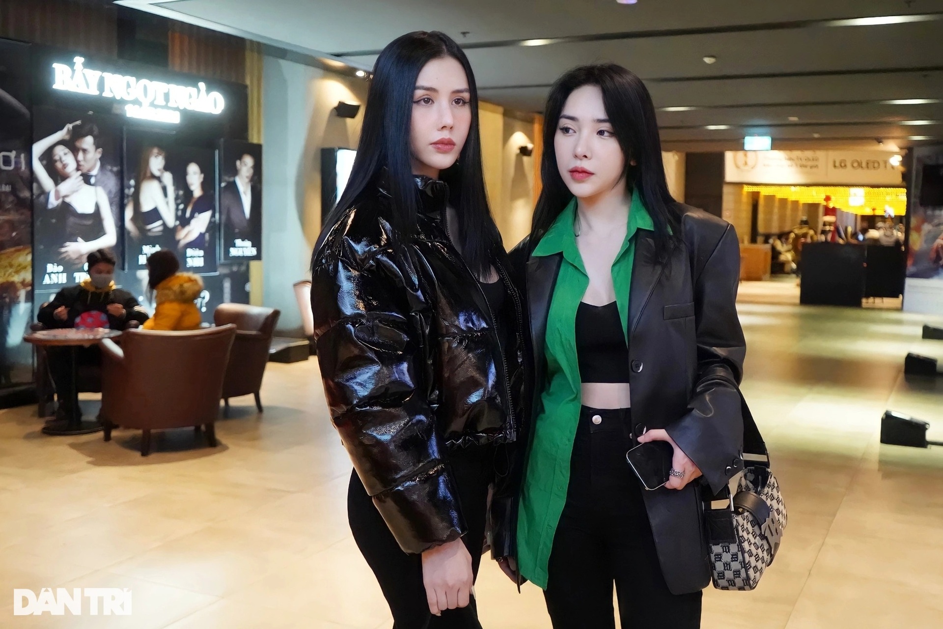Các cặp đôi đổ xô hẹn hò đi xem phim ngày Hà Nội mở lại các cụm rạp - 8 Các cặp đôi đổ xô hẹn hò đi xem phim ngày Hà Nội mở lại các cụm rạp - 8