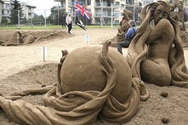 Những tuyệt tác nghệ thuật điêu khắc trên cát