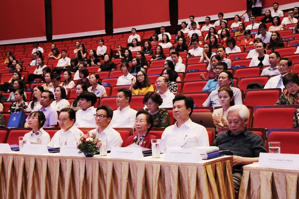 Phó Thủ tướng Vũ Đức Đam: “Cần thay đổi hình ảnh của giáo dục thường xuyên” - 2 Phó Thủ tướng Vũ Đức Đam: “Cần thay đổi hình ảnh của giáo dục thường xuyên” - 2