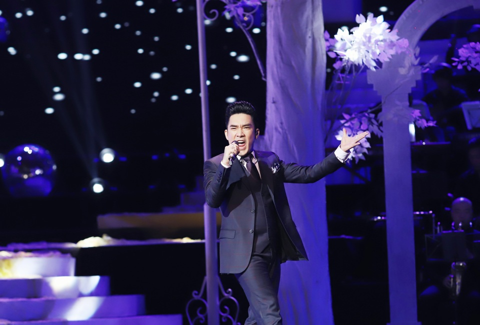 Hồ Quỳnh Hương biểu diễn trên sân khấu gây bất ngờ với khán giả Thủ đô - 5