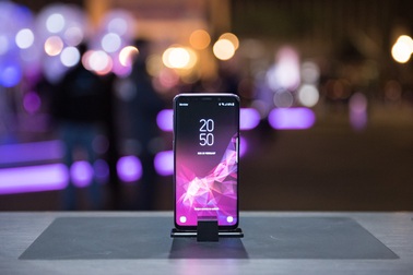 Galaxy S9/S9+ ra mắt sớm, nhà bán lẻ tự tin vào doanh số