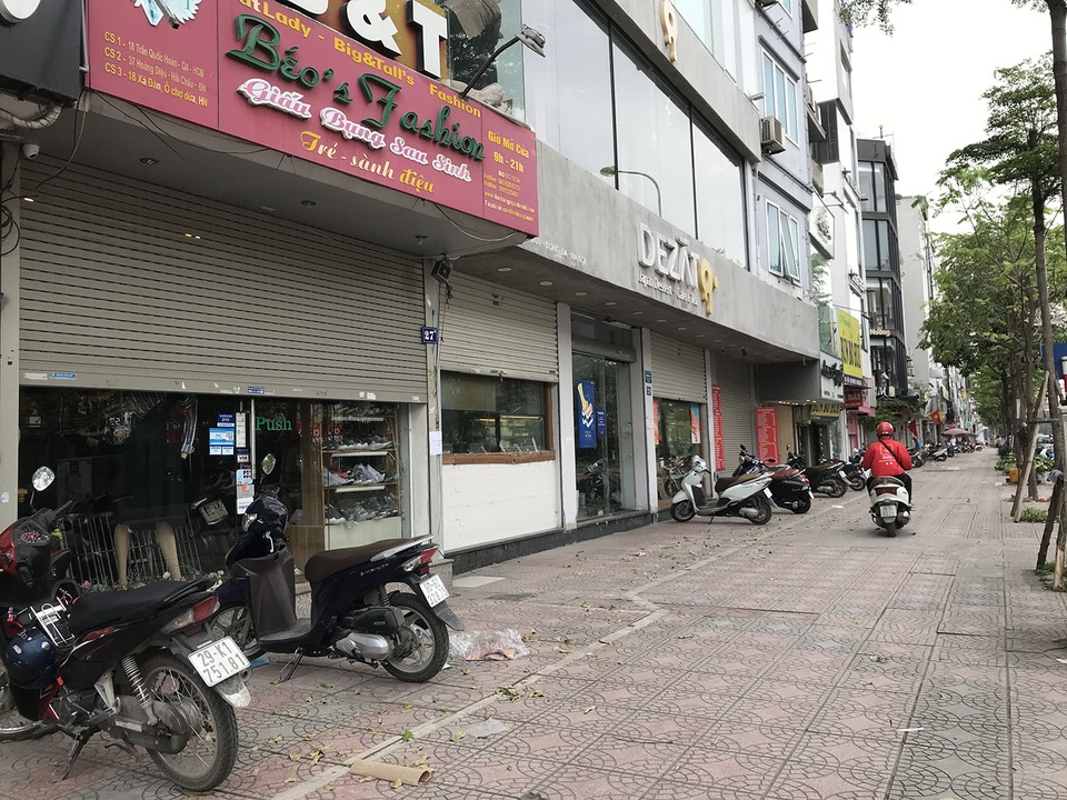 Tránh dịch Covid-19, hàng quán Hà Nội đồng loạt đóng cửa, chỉ nhận ship - 3 Tránh dịch Covid-19, hàng quán Hà Nội đồng loạt đóng cửa, chỉ nhận ship - 3