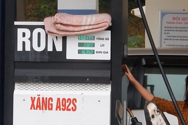 Bắt quả tang cây xăng cố tình "quên" giảm giá