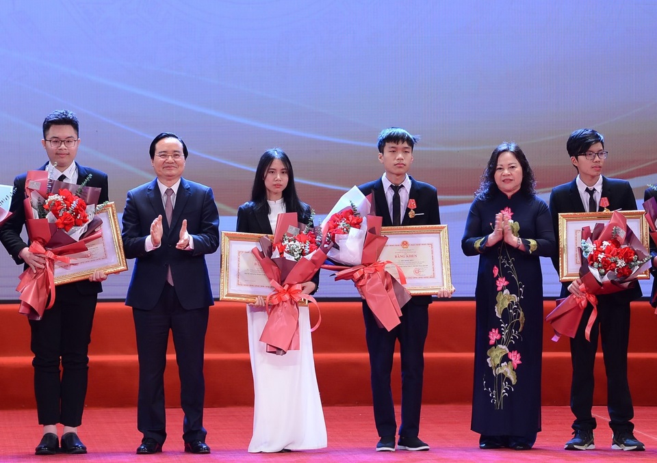 Câu chuyện cổ tích của cô học trò nghèo ở Olympic quốc tế 2020 - 5 Câu chuyện cổ tích của cô học trò nghèo ở Olympic quốc tế 2020 - 5