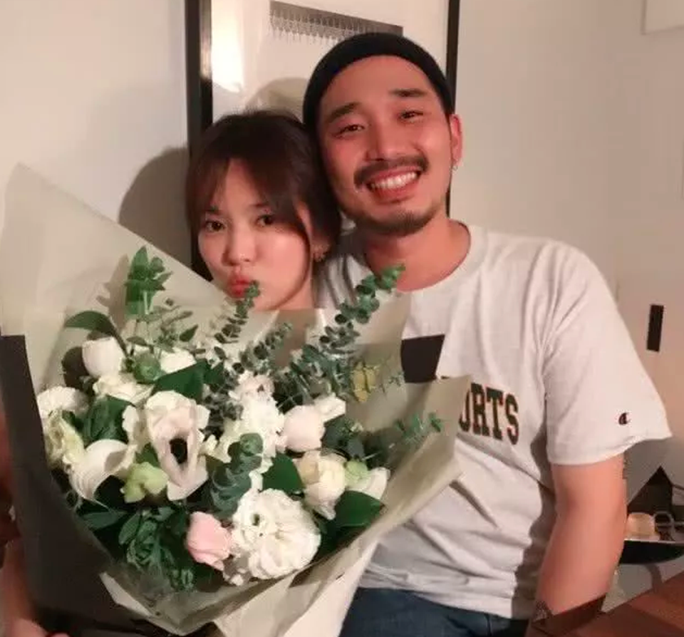 Song Hye Kyo chụp ảnh cùng người khác phái nhân dịp sinh nhật - 1 Song Hye Kyo chụp ảnh cùng người khác phái nhân dịp sinh nhật - 1