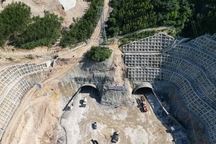 Hầm xuyên núi cao tốc Bắc - Nam qua Bình Định thông sớm 1 tháng