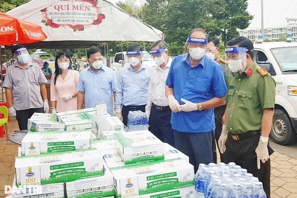 Công dân An Giang hồi hương, âm tính virus SARS-CoV-2 được về nhà cách ly - 4 Công dân An Giang hồi hương, âm tính virus SARS-CoV-2 được về nhà cách ly - 4