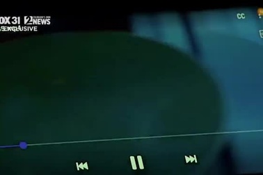 Nữ cảnh sát dũng cảm dùng tay không chống lại sư tử núi