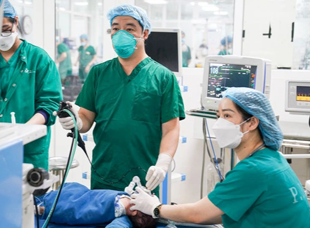 3 trẻ hóc hạt lạc, suy hô hấp nặng - 2 3 trẻ hóc hạt lạc, suy hô hấp nặng - 2