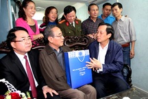 Trình 2 mức quà tặng người có công dịp 70 năm Ngày thương binh liệt sĩ