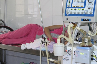 Nghệ An: Trẻ nhập viện tăng do chuyển mùa