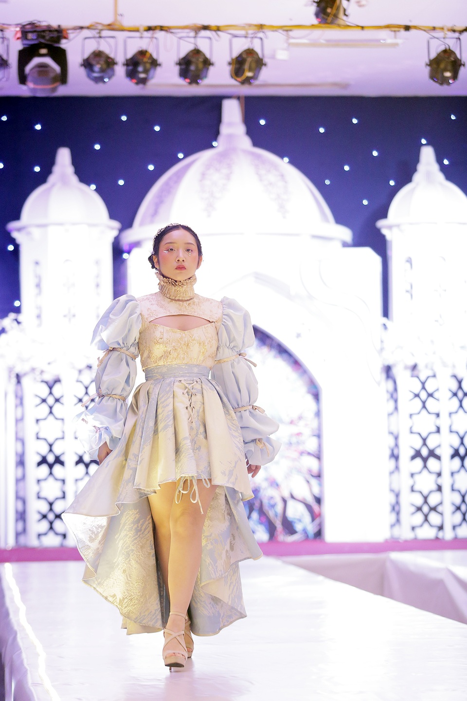 Chiêm ngưỡng những thiết kế thời trang độc đáo của học sinh Hà thành - 5 Chiêm ngưỡng những thiết kế thời trang độc đáo của học sinh Hà thành - 5