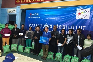 NCB hỗ trợ người dân bị thiệt hại sau mưa lũ tại tỉnh Thừa Thiên Huế