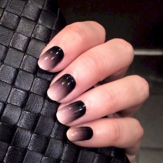 Ombre kiểu ngược - đậm trước nhạt sau mang đến sự phá cách.