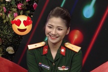 Hot girl quân y xinh đẹp ngượng ngùng khi trai lạ nắm tay trên truyền hình