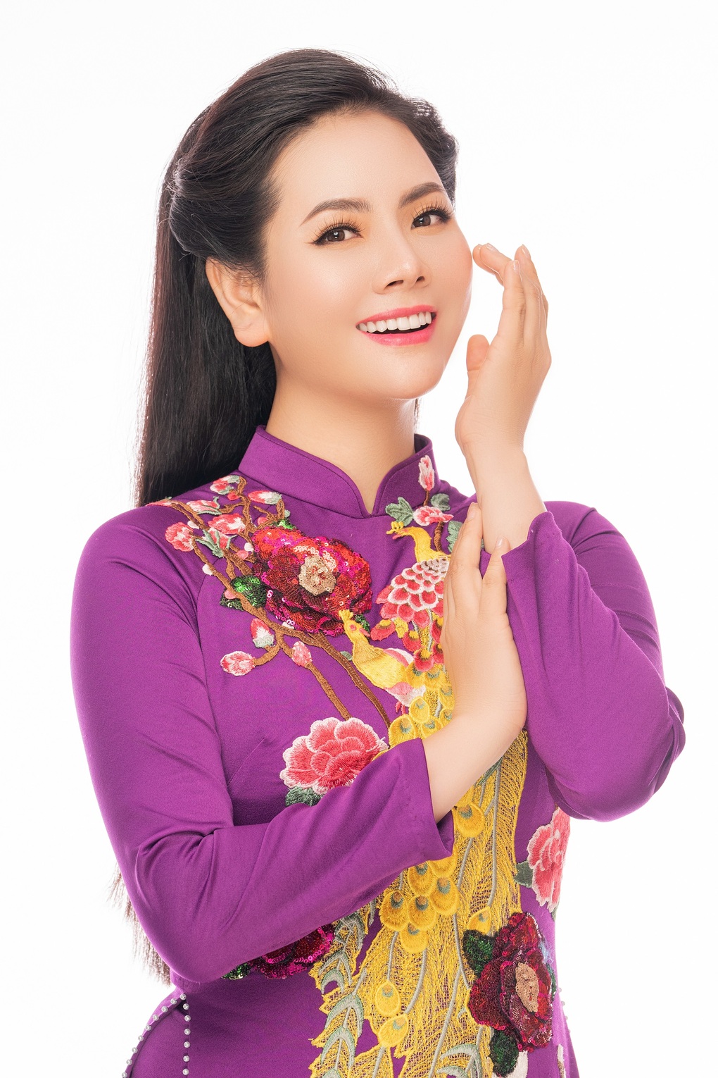 Lương Nguyệt Anh kể chuyện từng luyện tập đến bật máu ở cổ họng - 1 Lương Nguyệt Anh kể chuyện từng luyện tập đến bật máu ở cổ họng - 1