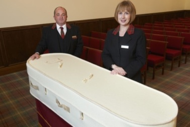 Quan tài làm bằng…len