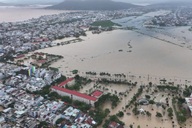 Bao giờ miền Trung hết mưa lớn?