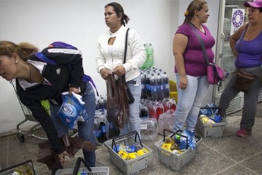 Người Venezuela đi siêu thị cũng phải quét vân tay