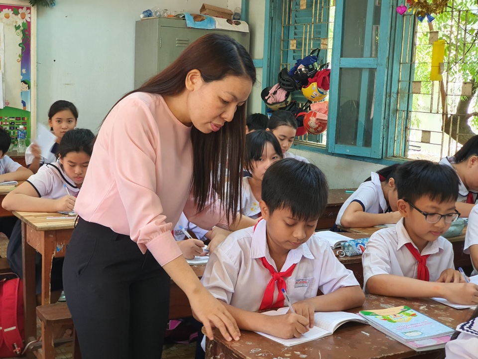 Ninh Thuận khen thưởng cậu bé Chăm đạt giải Nhì cuộc thi Toán trí tuệ Quốc tế - 2 Ninh Thuận khen thưởng cậu bé Chăm đạt giải Nhì cuộc thi Toán trí tuệ Quốc tế - 2