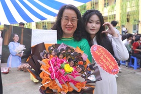 Những lời chúc 20/10 ý nghĩa từ cô giáo gửi đến học trò nữ và phụ huynh