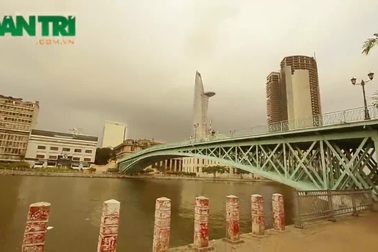 Cầu Mống trăm tuổi giữa Sài Gòn