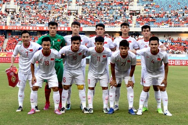 Bùi Tiến Dũng được tin tưởng, Đức Chinh mất điểm ở U22 Việt Nam