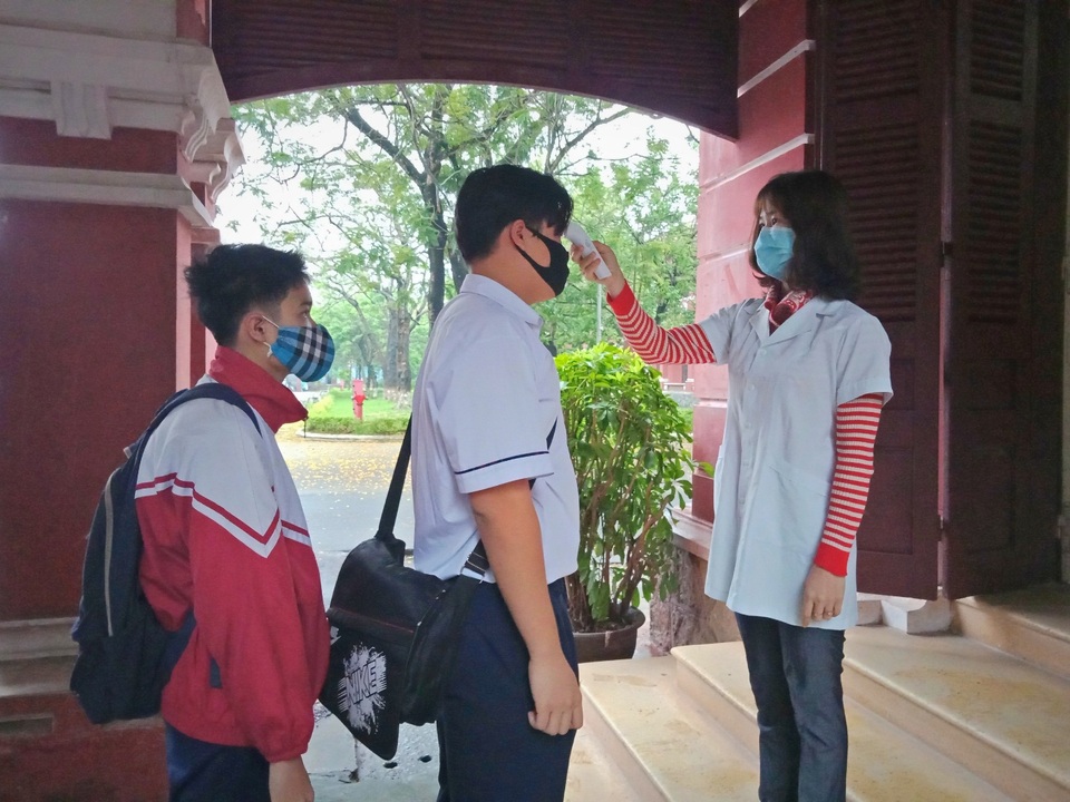 Nhiều trường áp dụng biện pháp mạnh phòng dịch đón học sinh - 11 Nhiều trường áp dụng biện pháp mạnh phòng dịch đón học sinh - 11