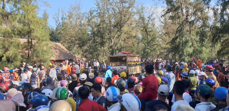 Tạm giữ một nghi phạm liên quan cái chết của bé gái 13 tuổi - 3 Tạm giữ một nghi phạm liên quan cái chết của bé gái 13 tuổi - 3