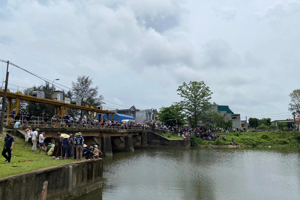 Vợ chồng ngư dân mất tích khi đánh bắt hải sản trên biển - 2 Vợ chồng ngư dân mất tích khi đánh bắt hải sản trên biển - 2