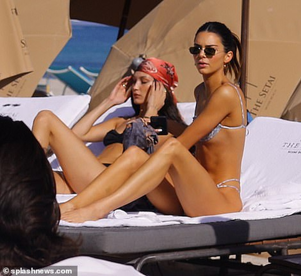 Kendall Jenner và Bella Hadid diện bikini nuột nà - 14 Kendall Jenner và Bella Hadid diện bikini nuột nà - 14