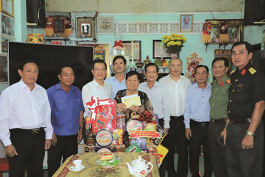 Học tập và làm theo Bác Hồ, Bác Tôn về chăm lo đời sống Nhân dân