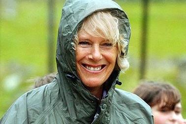 Vợ Thái tử Charles bị ngã gãy chân