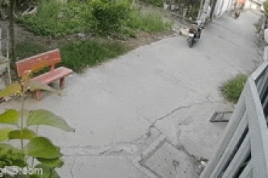 Người phụ nữ bị giật bông tai trong hẻm ở TPHCM