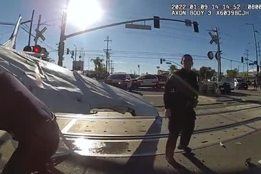 Giải cứu phi công gặp nạn trước mũi đoàn tàu