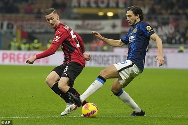 AC Milan bất phân thắng bại với Inter Milan tại San Siro