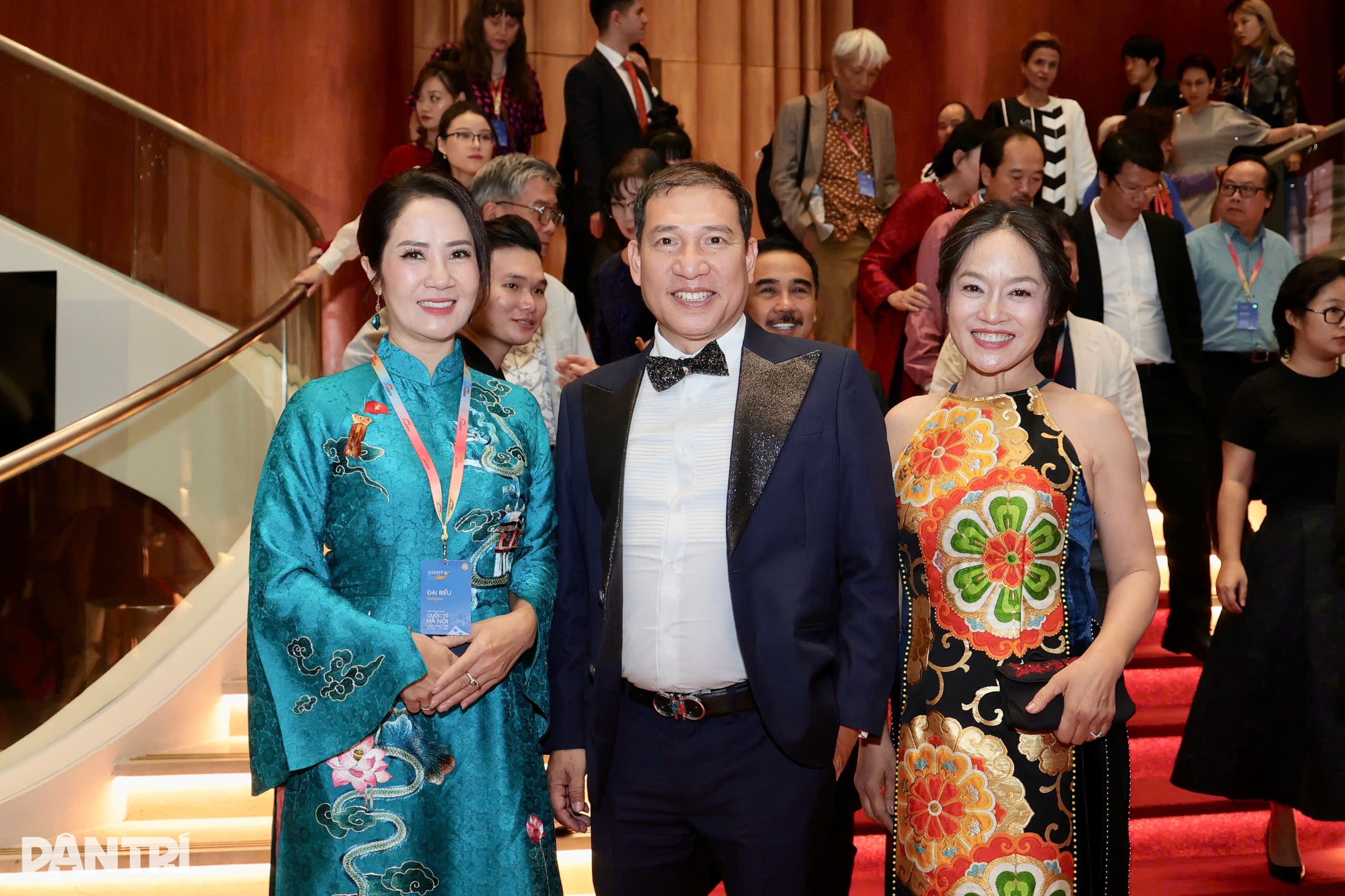 Long Vu es guapo, Khanh Ly está radiante en la alfombra roja del Festival Internacional de Cine de Hanoi - 2 Chải Long Vũ bảnh bao, Khánh Ly rạng rỡ trên thảm đỏ LHP Quốc tế Hà Nội - 2