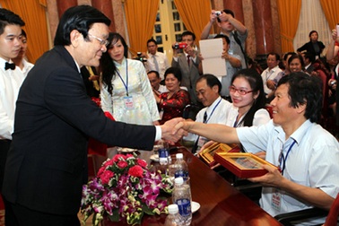 Chủ tịch nước gặp mặt người khuyết tật tiêu biểu